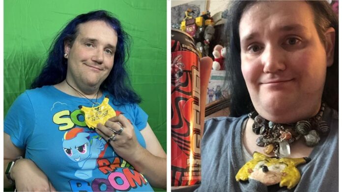 Chris Chan wearing a sonic locket