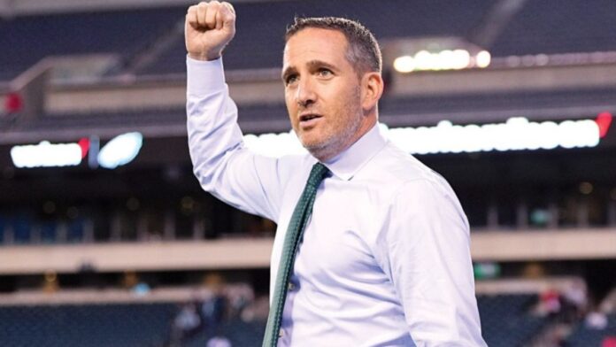 Howie Roseman during a NFL game